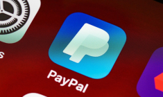 Icone PayPal sur un smartphone. (Crédit: Brett Jordan / Pexels)