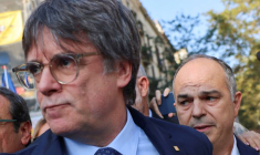 Carles Puigdemont, leader du parti séparatiste catalan Junts et son secrétaire général Jordi Turull, à Barcelone