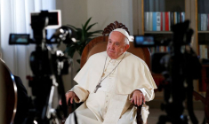 LE PAPE FRANÇOIS DÉMENT ENVISAGER UNE DÉMISSION PROCHAINE