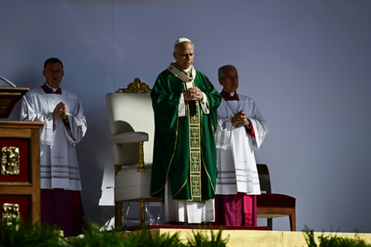 Le pape Léon XIV célèbre le 3 août 2025 à Rome une messe en plein air devant plus d'un million de jeunes, point culminant d'un pèlerinage qui a attiré des catholiques du monde entier ( AFP / Filippo MONTEFORTE )