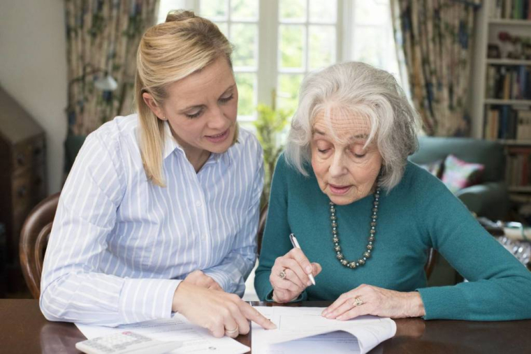 La famille d'accueil, une alternative à la maison de retraite / iStock.com - Daisy-Daisy