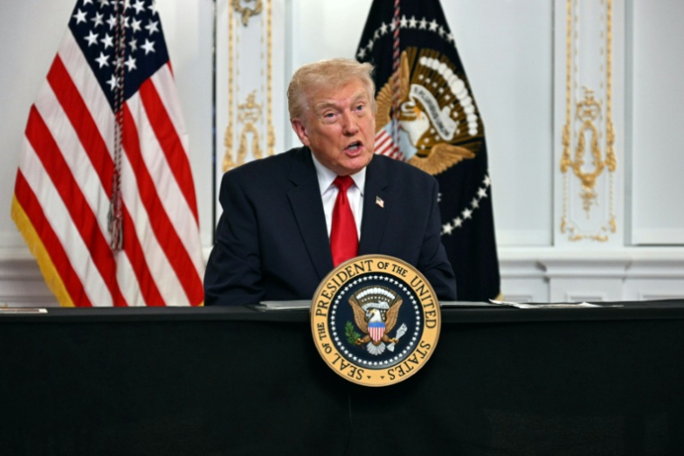 Le président américain Donald Trump participe à un appel vidéo avec des militaires depuis sa résidence de Mar-a-Lago à Palm Beach, en Floride, le 27 novembre 2025 ( AFP / Jim WATSON )