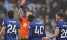 Mais au fait, pourquoi les cartons sont-ils rouge et jaune ?