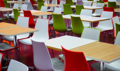 Les frais de cantine comprennent également la garde des enfants de moins de six ans durant ce temps, dépense qui ouvre droit au crédit d’impôt. Illustration. (HANS / PIXABAY)