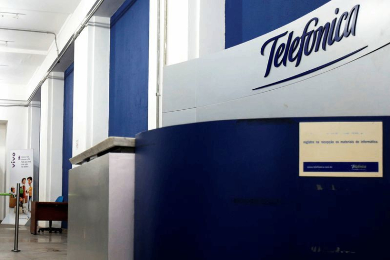 LIBERTY ET TELEFONICA FUSIONNENT LEURS ACTIVITÉS BRITANNIQUES POUR CONCURRENCER BT