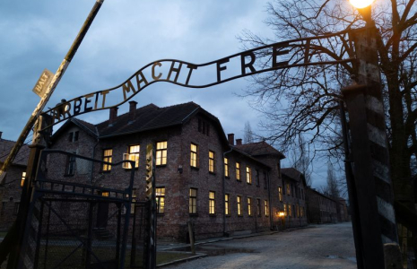 Le camp de concentration et d'extermination nazi allemand d'Auschwitz-Birkenau avant le 80e anniversaire de la libération du camp à Oświęcim