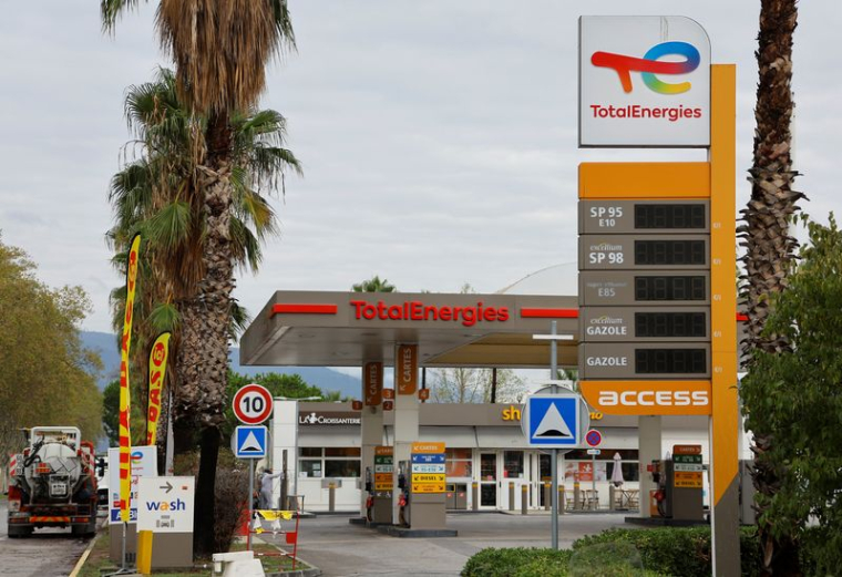 Une station-service TotalEnergies à Nice, France