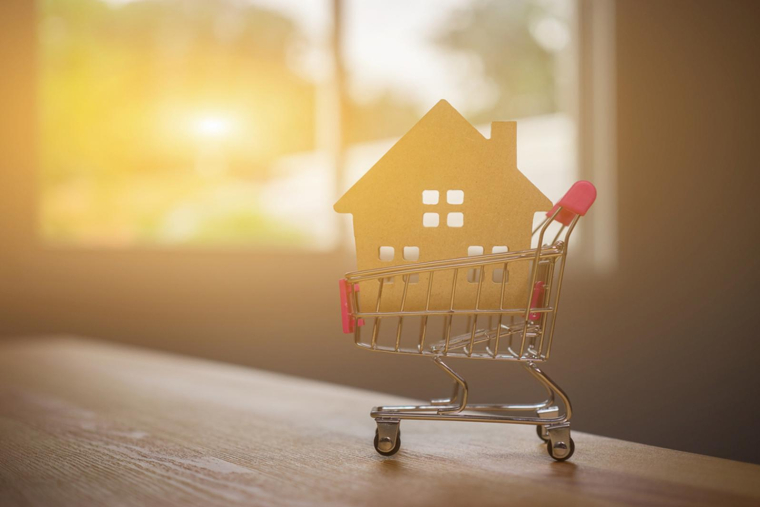 En 2025, la baisse des taux de crédit permet aux ménages d’acheter 8 % de surface en plus, marquant une timide reprise du pouvoir d’achat immobilier. (Crédit photo : Shutterstock)