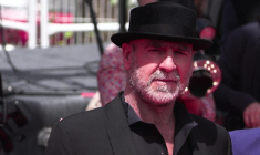 Cannes: Eric Cantona sur le tapis rouge