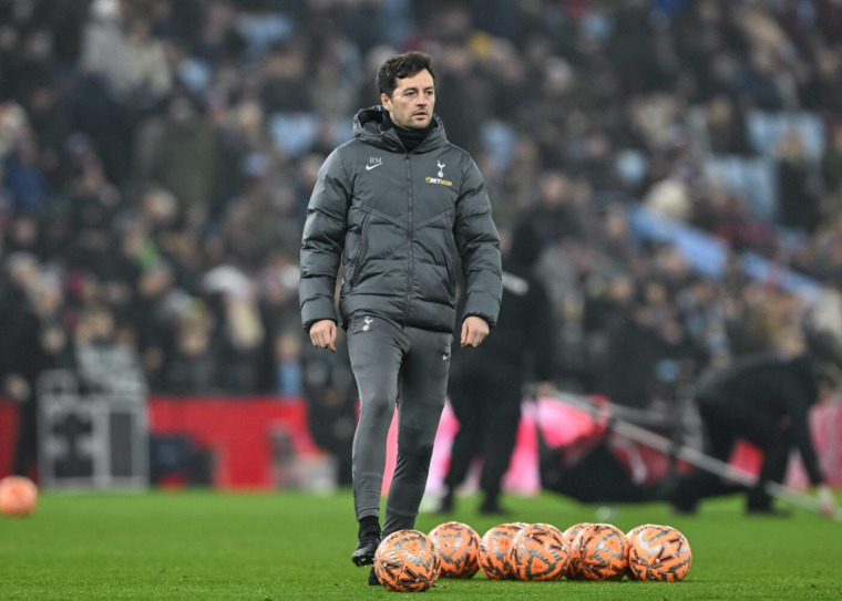 Le plus jeune entraîneur de l'histoire de la Premier League retrouve un banc