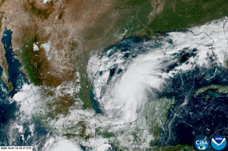 Image satellite fournie par le Cooperative Institute for Research in the Atmosphere de la Colorado State University et par la National Oceanic and Atmospheric Administration de l'ouragan Isaias se développant au-dessus du golfe du Mexique, le 7 octobre 2026 ( CIRA/CSU / Handout )
