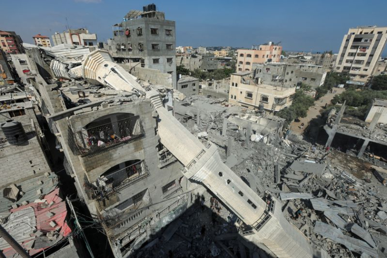 Conséquences d'une frappe israélienne sur la mosquée Abdullah Azzam à Nuseirat, dans la bande de Gaza centrale