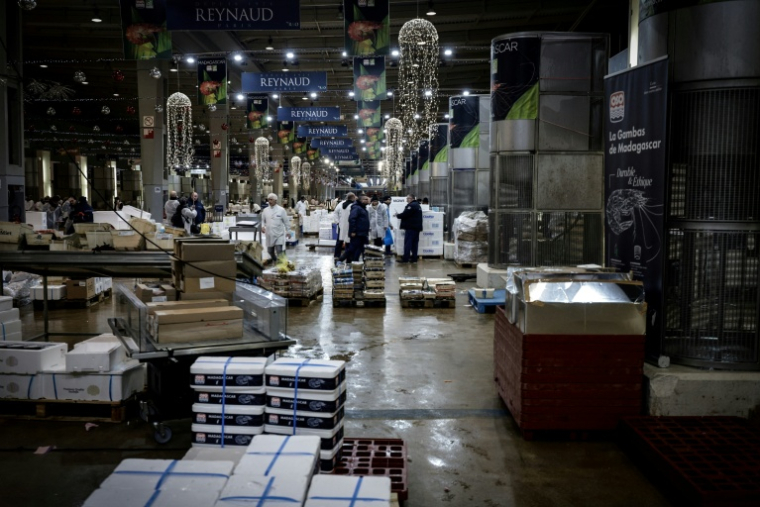Le pavillon du poisson au marché international de Rungis, à Rungis dans le Val-de-Marne au sud de Paris, le 10 décembre 2025 ( AFP / STEPHANE DE SAKUTIN )