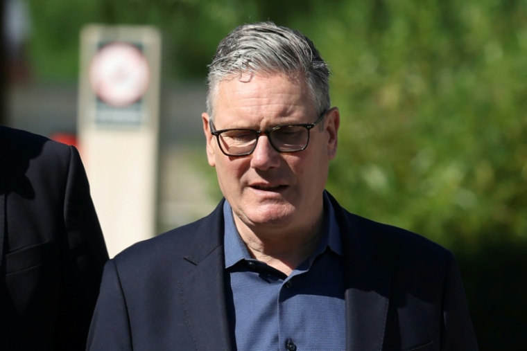 Le Premier ministre britannique Keir Starmer visite un site de construction de logements, dans le nord-ouest de Londres, le 19 juin 2026 ( POOL / Peter MACDIARMID )