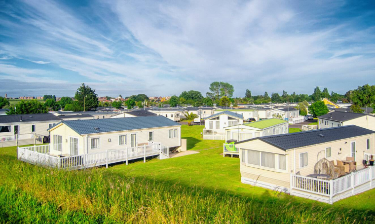 Le camping : une solution face à la pénurie de logements ? - iStock.com - stanzi11