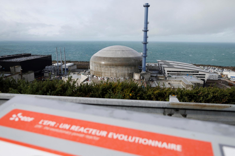 "Le nouveau calendrier arrêté avec l'Etat mise désormais sur décembre 2025", alors "que le gouvernement misait initialement sur un devis fin 2024". ( AFP / CHARLY TRIBALLEAU )