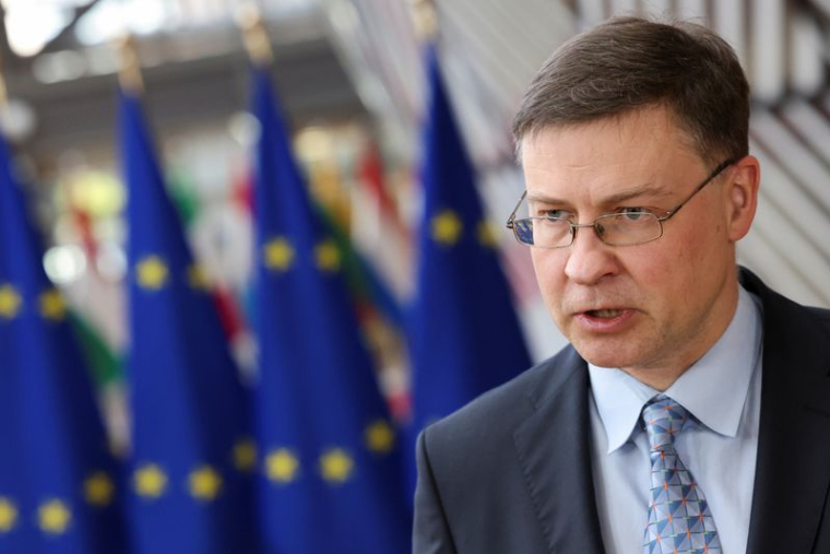 L'UE N'ASSOUPLIRA PAS SES OBJECTIFS CLIMATIQUES EN RAISON DE LA GUERRE EN UKRAINE, DIT DOMBROVSKIS