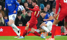 Le tacle assassin de Tarkowski sur Mac Allister