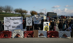 Manifestation d'opposants à la construction de l'A69 le 22 novembre 2025 à Saint-Germain des-Prés (Tarn) ( AFP / Valentine CHAPUIS )