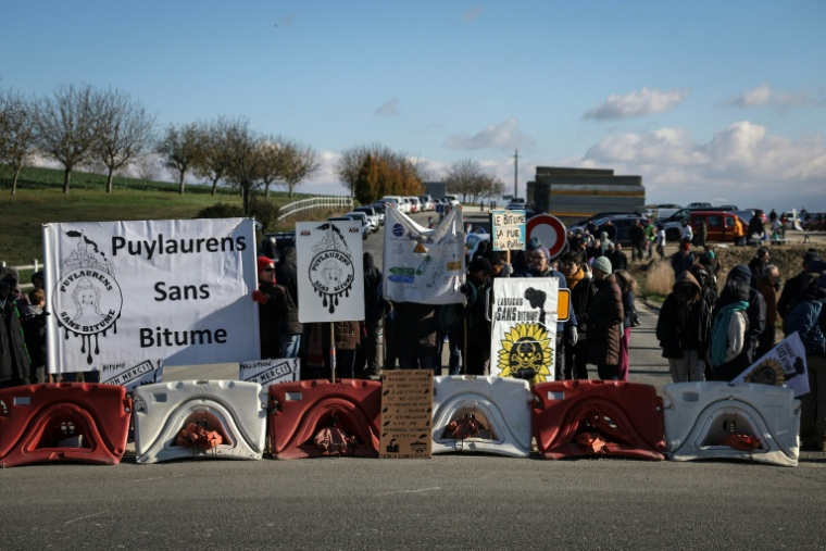 Manifestation d'opposants à la construction de l'A69 le 22 novembre 2025 à Saint-Germain des-Prés (Tarn) ( AFP / Valentine CHAPUIS )