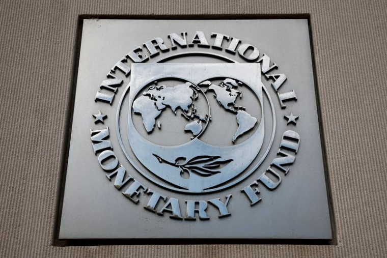 Vue du logo du Fonds monétaire international (FMI) à son siège de Washington, D.C.