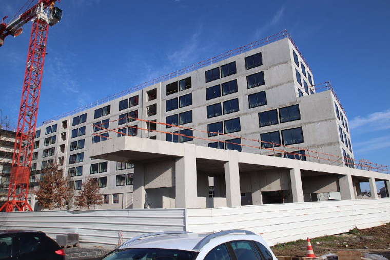 Les permis de construire de logements en France ont sans surprise subi un violent coup d’arrêt de mars à fin mai (Crédits photo : Wikimedia Commons - Lionel Allorge )