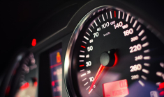 Attention aux voitures dont le prix est alléchant, elles peuvent cacher un compteur trafiqué. (illustration) (Pixabay / picjumbo_com)