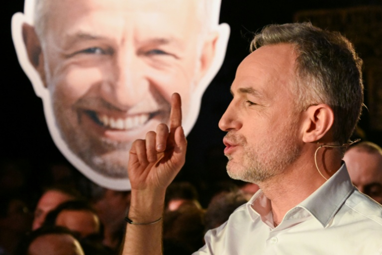 Emmanuel Grégoire, candidat de la gauche unie hors LFI, lors d'un meeting à Paris, le 14 janvier 2026 ( AFP / Martin LELIEVRE )
