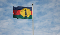 Le drapeau du FLNKS à Nouméa, en Nouvelle-Calédonie, le 24 juillet 2023 ( AFP / Ludovic MARIN )