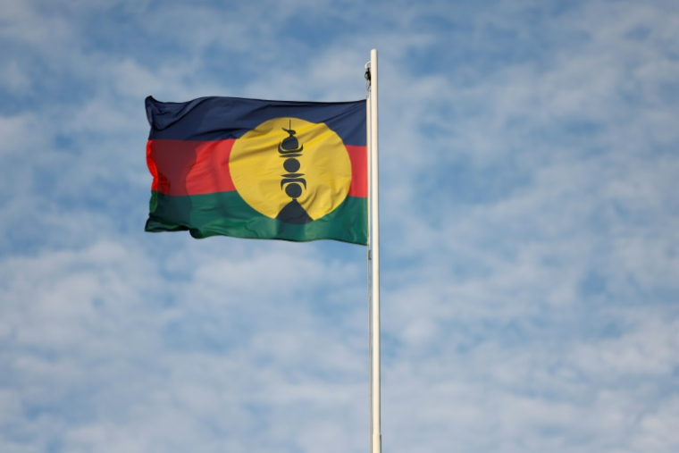 Le drapeau du FLNKS à Nouméa, en Nouvelle-Calédonie, le 24 juillet 2023 ( AFP / Ludovic MARIN )