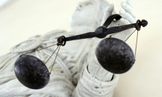 La nourrice, jugée pour avoir intoxiqué les parents des enfants d'une famille juive qu'elle gardait en janvier 2024, a nié les faits à l'ouverture de son procès ( AFP / Damien MEYER )