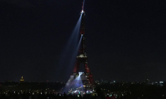 La tour Eiffel illuminée pour le retour sur scène de Céline Dion