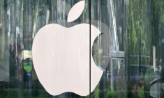 Logo Apple à Shanghai le 14 avril 2025. ( AFP / Hector RETAMAL )