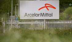 Vue du logo d'ArcelorMittal, le 24 avril 2025 à Indre (Loire-Atlantique) ( AFP / Loic VENANCE )