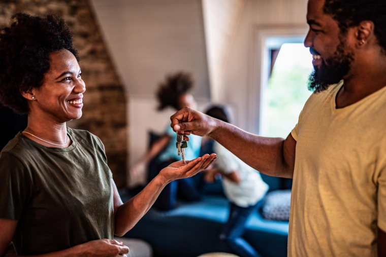 Prêter gratuitement un logement à un tiers comporte des risques crédit photo : GettyImages