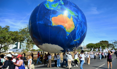 Manifestation contre une nouvelle initiative du Parlement visant à réduire les restrictions environnementales lors de la Journée mondiale de l'environnement, à Brasilia, le 5 juin 2025 ( AFP / EVARISTO SA )