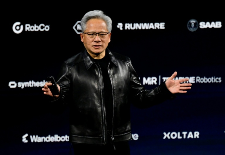 Le patron de Nvidia, Jensen Huang, s'exprime lors d'un événement à Berlin sur l'intelligence artificielle, le 21 Octobre 2026 ( AFP / John MACDOUGALL )