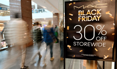 Black Friday dans un centre commercial d'Arlington en Virginie. ( AFP / ROBERTO SCHMIDT )
