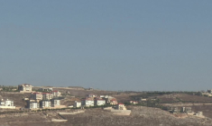 De la fumée s'élève du sud du Liban alors qu'Israël poursuit ses frappes