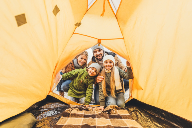 Le camping traditionnel mise sur le repos, la nature et une vie collective. (cr&eacute;dit: Adobe Stock)