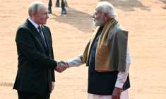 Le président russe Vladimir Poutine, à gauche, et le Premier ministre indien Narendra Modi, à sa droite, le 5 décembre 2025, à New Delhi, en Inde ( AFP / Sajjad HUSSAIN )
