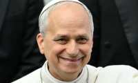 Léon XIV lors d'une audience avec des représentants des médias au Vatican le 12 mai 2025 ( AFP / Alberto PIZZOLI )
