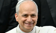Léon XIV lors d'une audience avec des représentants des médias au Vatican le 12 mai 2025 ( AFP / Alberto PIZZOLI )