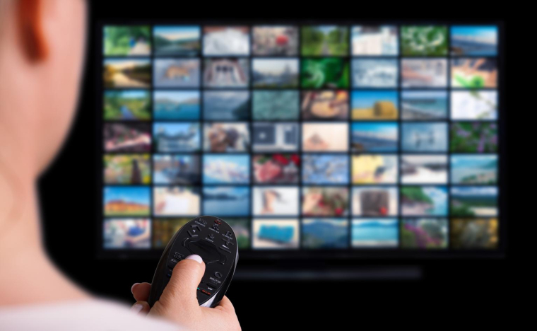 Ne loupez plus les bonnes affaires pour trouver une télé pas chère. ( crédit photo : Getty Images/iStockphoto )