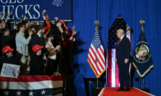 Le président américain Donald Trump lors d'un meeting sur l'économie devant ses partisans, à Mount Pocono (Pennsylvanie), aux Etats-Unis, le 9 décembre 2025 ( AFP / ANDREW CABALLERO-REYNOLDS )
