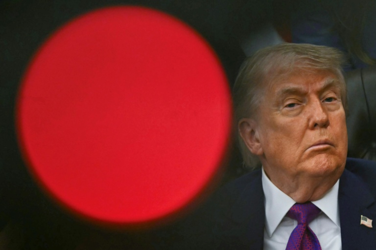 Le président américain Donald Trump dans le bureau ovale de la Maison Blanche, à Washington, le 11 mai 2026 ( AFP / Kent NISHIMURA )