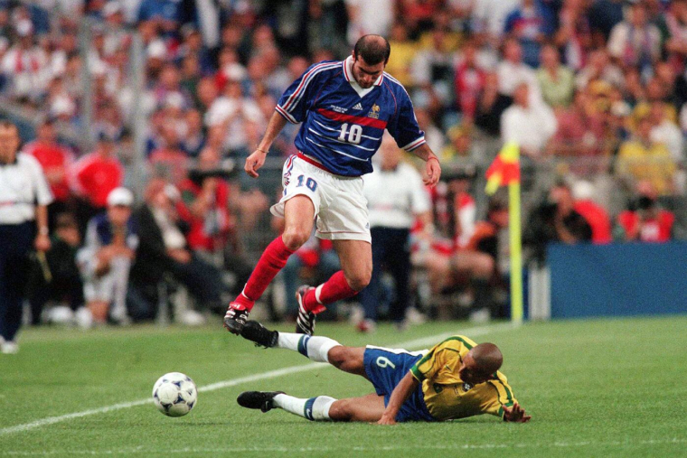 Un maillot de Zidane de la finale contre le Brésil en 1998 va être mis aux enchères