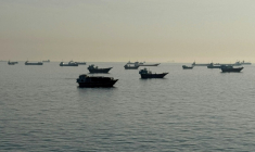 Des navires dans le détroit d’Ormuz, au large de la ville portuaire de Khasab, au nord d’Oman, le 17 mai 2026 ( AFP / - )