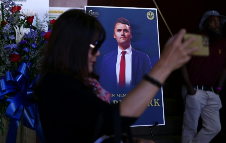 Une veillée à la mémoire de l'influenceur américain de droite Charlie Kirk, à Tempe, en Arizona, aux Etats-Unis, le 15 septembre 2025 ( AFP / CHARLY TRIBALLEAU )