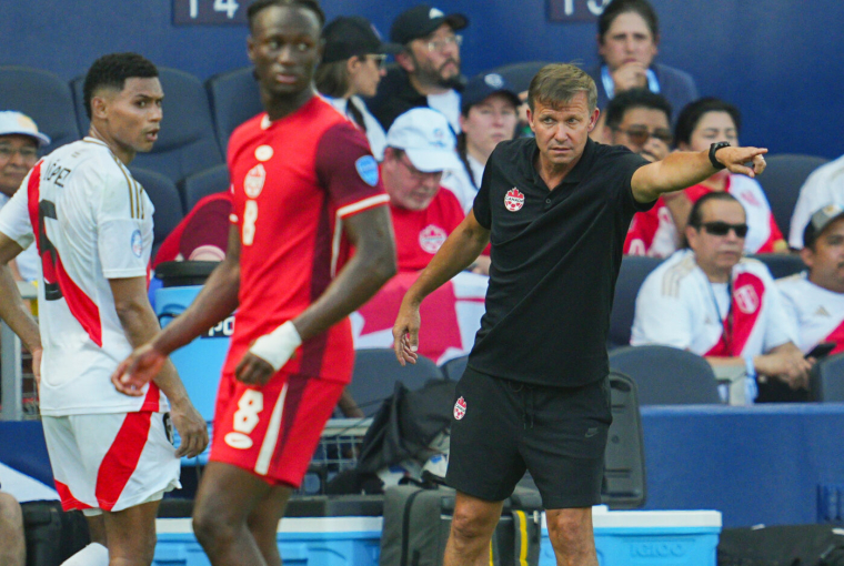 Un arbitre assistant fait un malaise lors de Pérou-Canada à la Copa América
